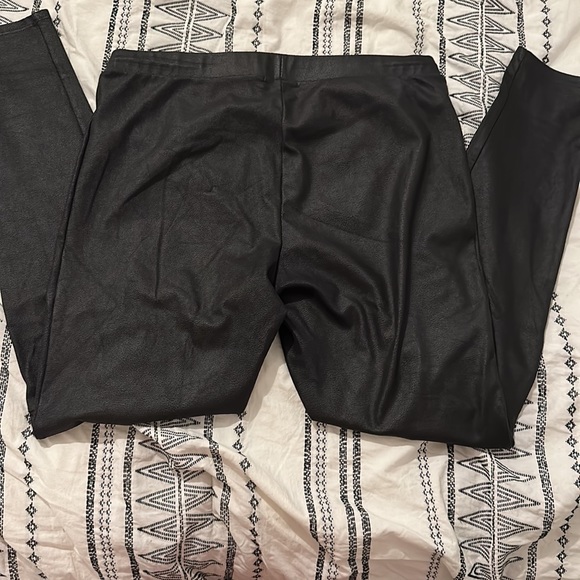 Faux leather leggings - Picture 4 of 10